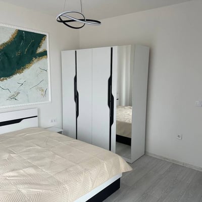 Miete einer geräumigen 3-Zimmer-Wohnung im Stadtteil Alen Mak, Varna, Bulgarien